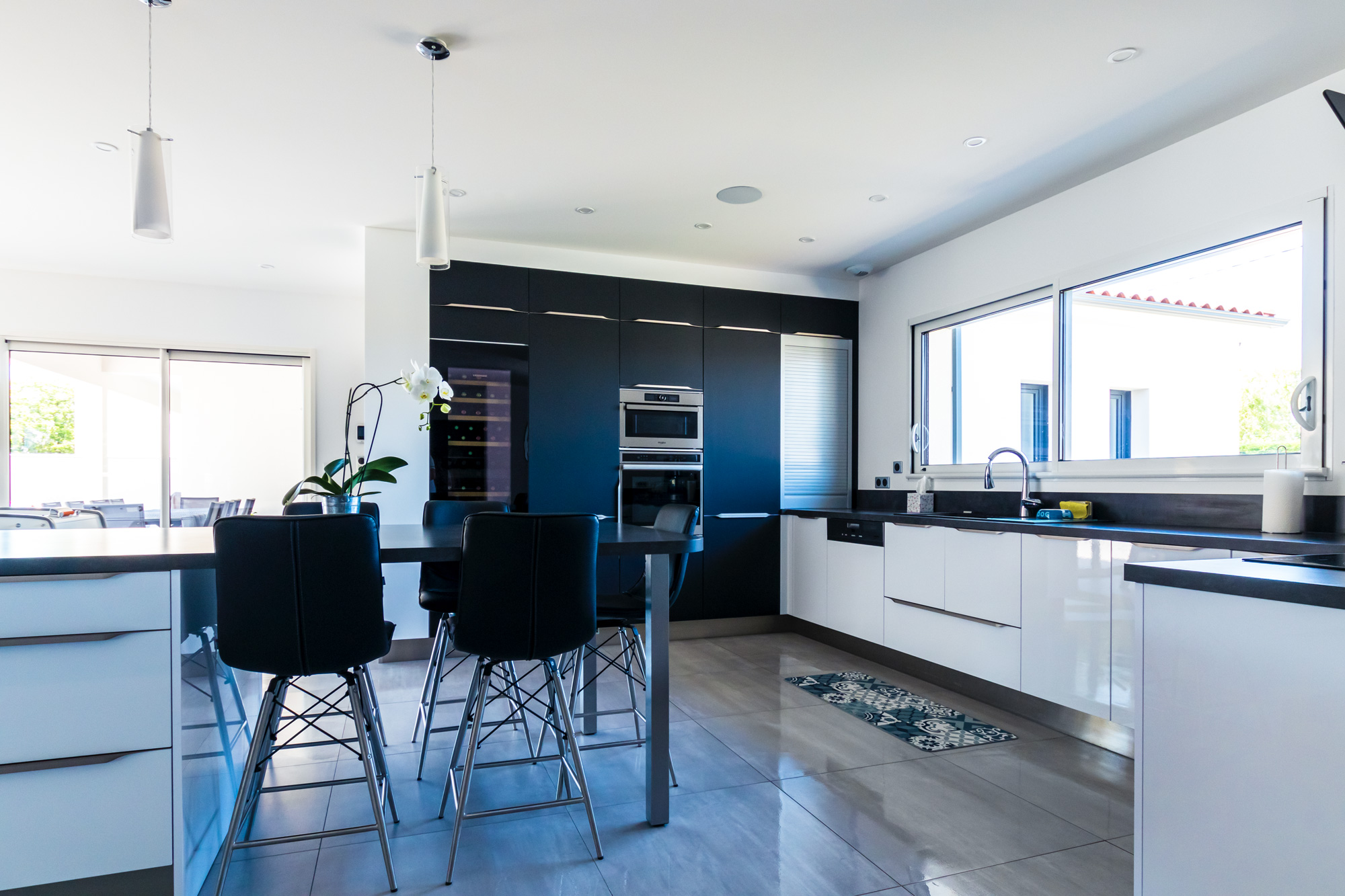 Une maison lumineuse aux matériaux nobles