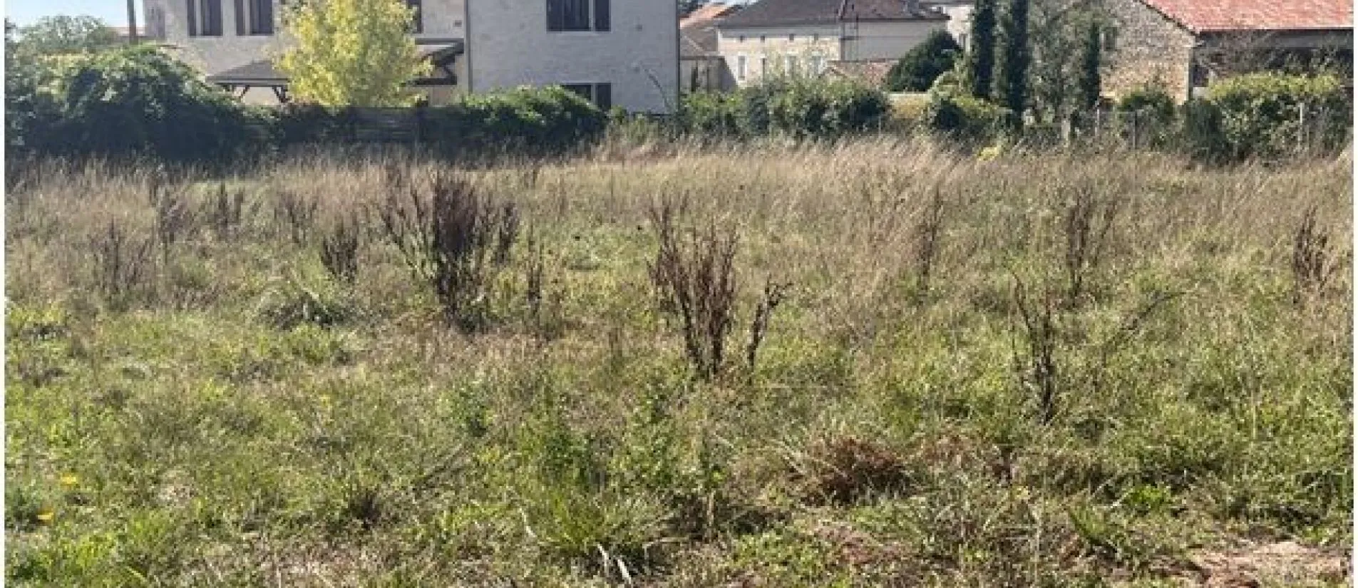 Maison de  89.73 m² sur un terrain de 770 m² à SAINT-CLAUD en CHARENTE (16).
