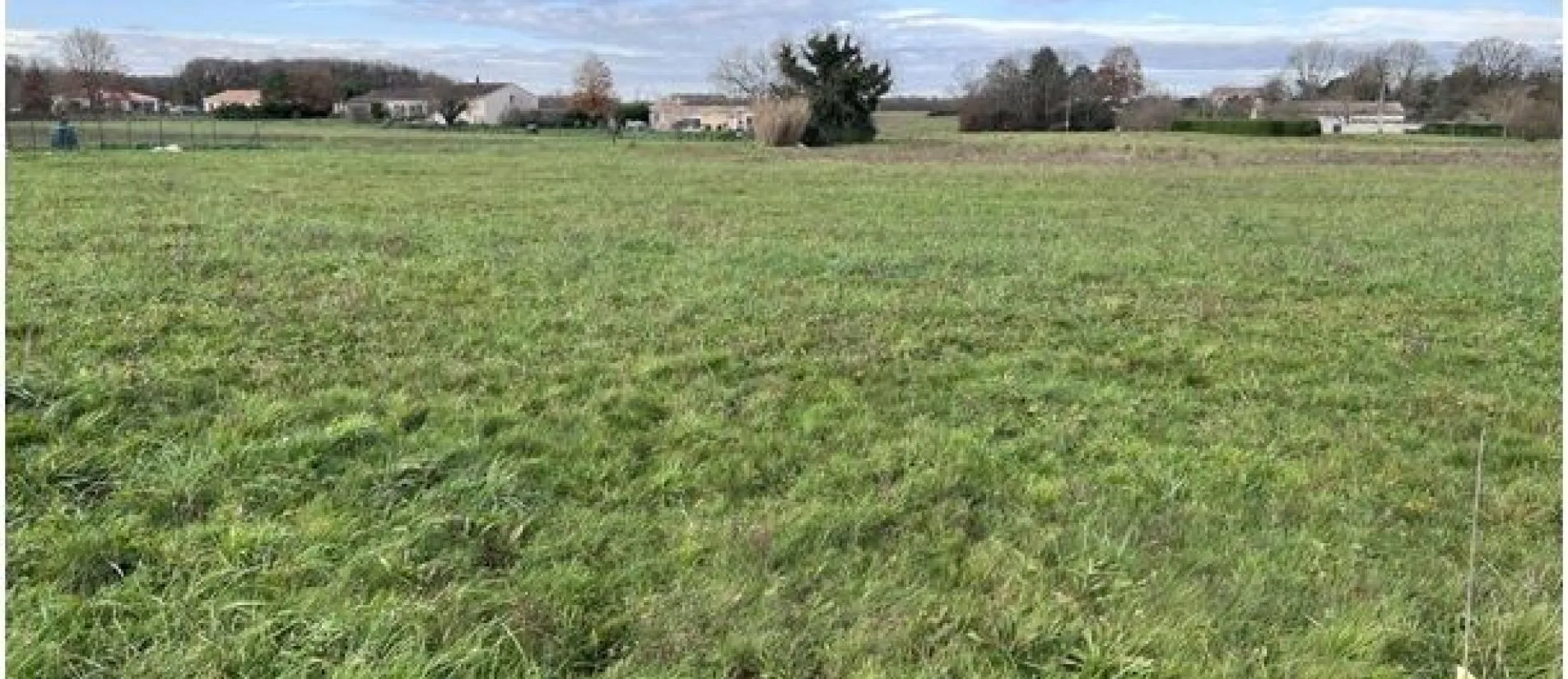Maison de  89.73 m² sur un terrain de 1119 m² à VOUTHON en CHARENTE (16).
