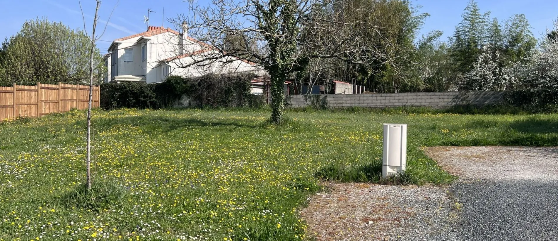 Maison de  89.73 m² sur un terrain de 420 m² à SOYAUX en CHARENTE (16).
