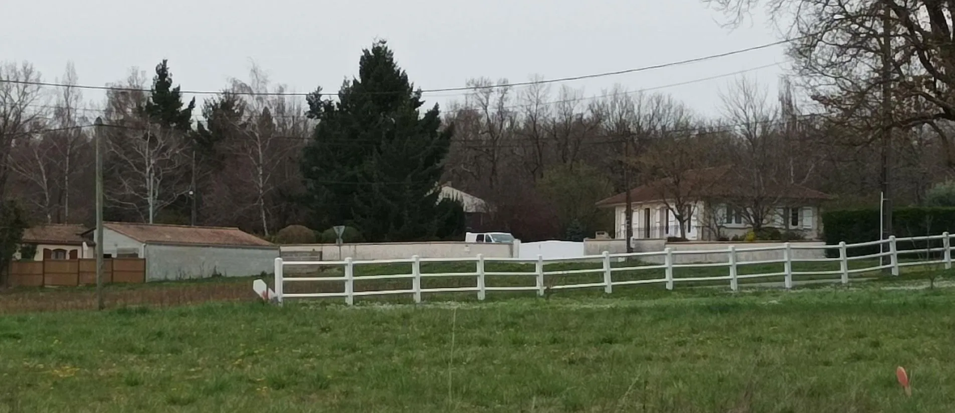 Maison de  89.73 m² sur un terrain de 664 m² à SIREUIL en CHARENTE (16).
