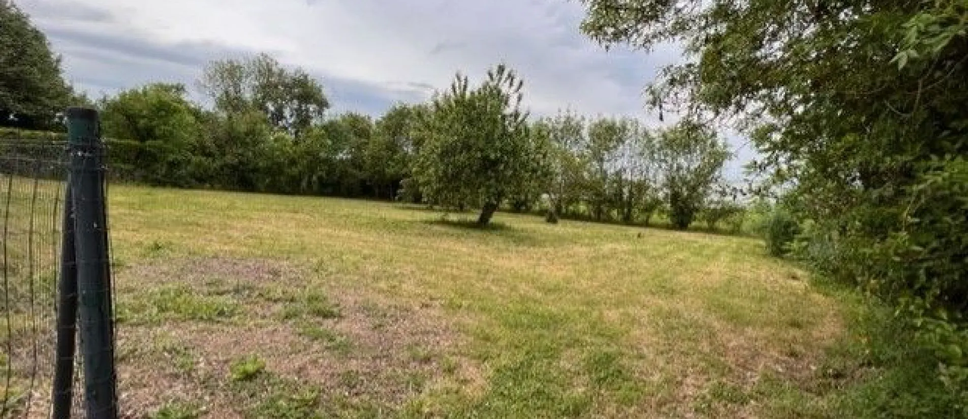 Maison de  89.73 m² sur un terrain de 1227 m² à ANAIS en CHARENTE (16).
