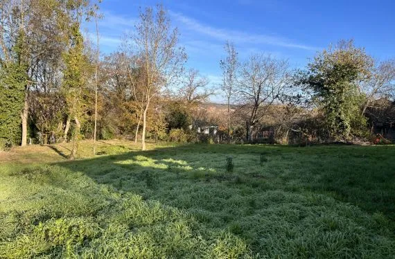 Terrain à bâtir de 1010 m2 au prix de 80000 € à MAGNAC-SUR-TOUVRE (16)