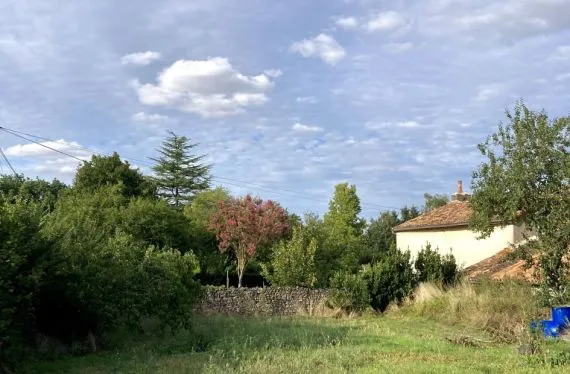 Terrain à bâtir de 800 m2 au prix de 88900 € à BERUGES (86)