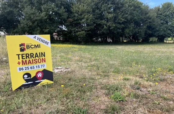 Terrain à bâtir de 901 m2 au prix de 19800 € à RUFFEC (16)