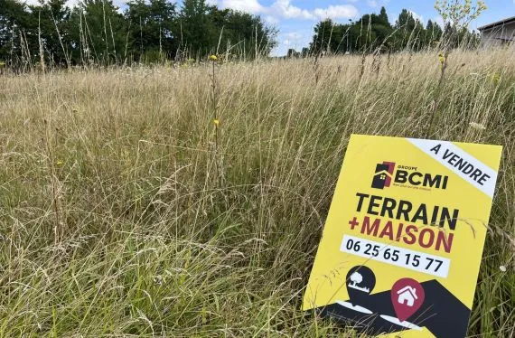 Terrain à bâtir de 1250 m2 au prix de 16000 € à VILLEFAGNAN (16)