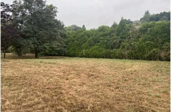 Terrain à bâtir de 769 m2 au prix de 45500 € à RUELLE-SUR-TOUVRE (16)