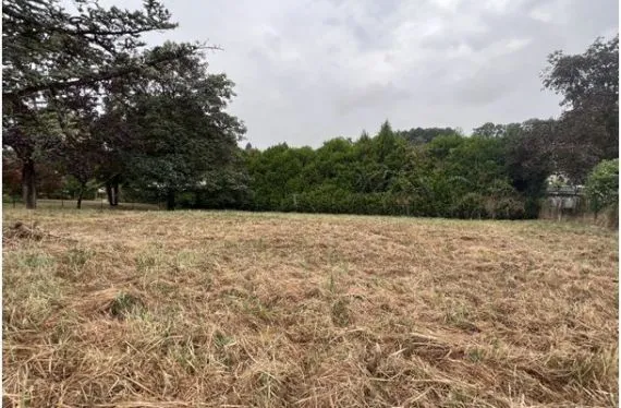 Terrain à bâtir de 800 m2 au prix de 47500 € à RUELLE-SUR-TOUVRE (16)