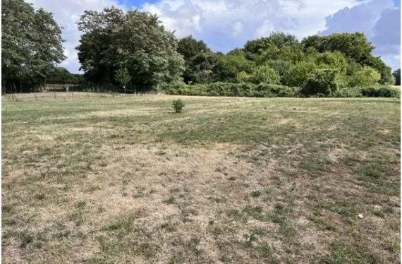 Terrain à bâtir de 1350 m2 au prix de 12200 € à SAINT-MARTIN-DU-CLOCHER (16)