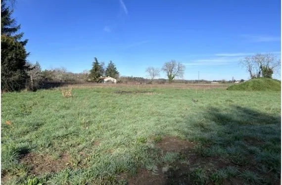 Terrain à bâtir de 839 m2 au prix de 58730 € à AGRIS (16)