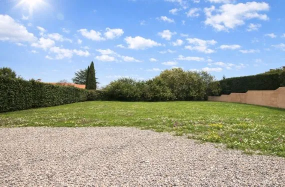 Terrain à bâtir de 1200 m2 au prix de 48000 € à RUELLE-SUR-TOUVRE (16)