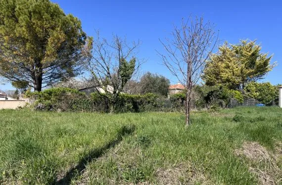 Terrain à bâtir de 473 m2 au prix de 35000 € à LA COURONNE (16)