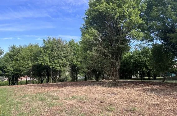 Terrain à bâtir de 1200 m2 au prix de 48000 € à RUELLE-SUR-TOUVRE (16)