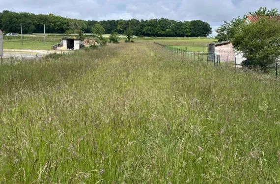 Terrain à bâtir de 2200 m2 au prix de 30000 € à JAULDES (16)