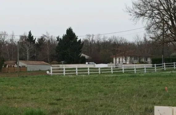 Terrain à bâtir de 664 m2 au prix de 41500 € à SIREUIL (16)