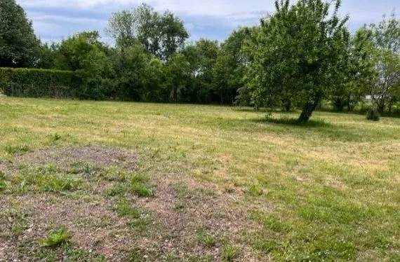 Terrain à bâtir de 1227 m2 au prix de 35000 € à ANAIS (16)