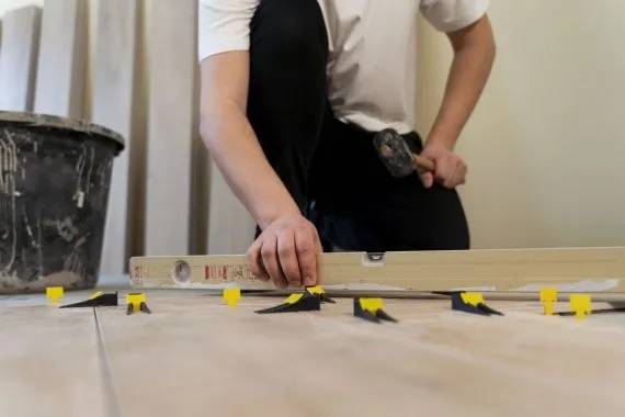Faire soi-même certains travaux dans sa maison neuve : une solution pour personnaliser son projet et maîtriser son budget