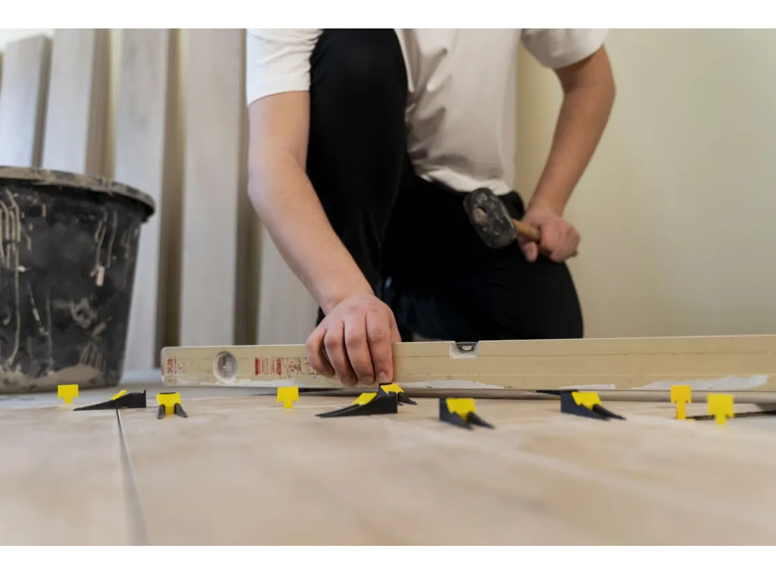 Faire soi-même certains travaux dans sa maison neuve : une solution pour personnaliser son projet et maîtriser son budget